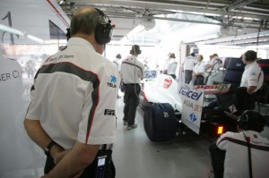 Sauber F1 Team Formel 1 2011 Peter Sauber in der Box