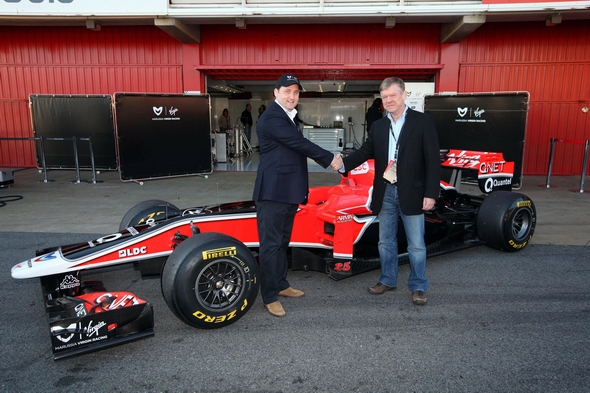 SMC University CEO Michael Schmelczer und Marussia Virgin Racing CEO Andy Web. Quelle: obs SMC University